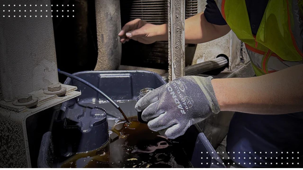 Hiện tượng dầu lẫn trong khí nén có thể do đường hồi dầu bị tắc nghẽn