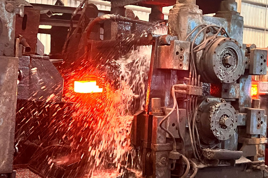 m&aacute;y n&eacute;n kh&iacute; trục v&iacute;t trong ng&agrave;nh luyện kim