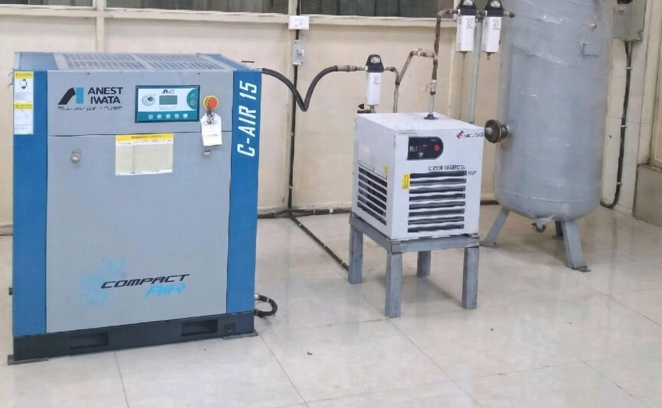 M&aacute;y n&eacute;n kh&iacute; trục v&iacute;t 11KW Anest Iwata C-AIR15