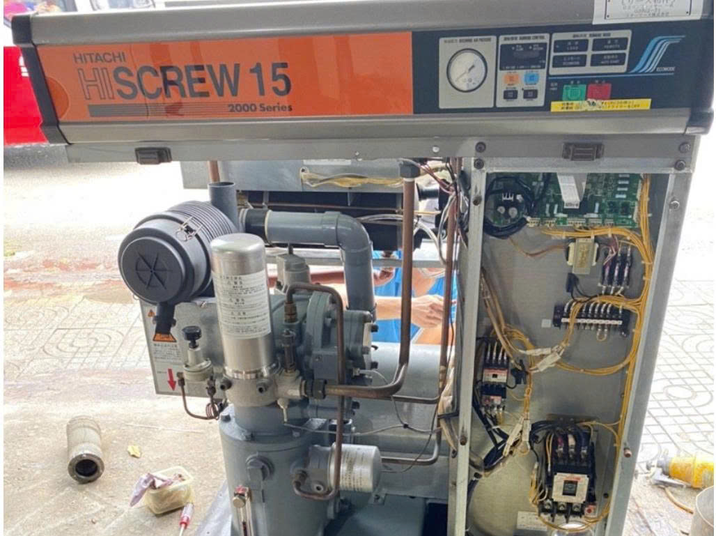 M&aacute;y n&eacute;n kh&iacute; trục v&iacute;t 15KW Hitachi OSP-15M6A(R)N2