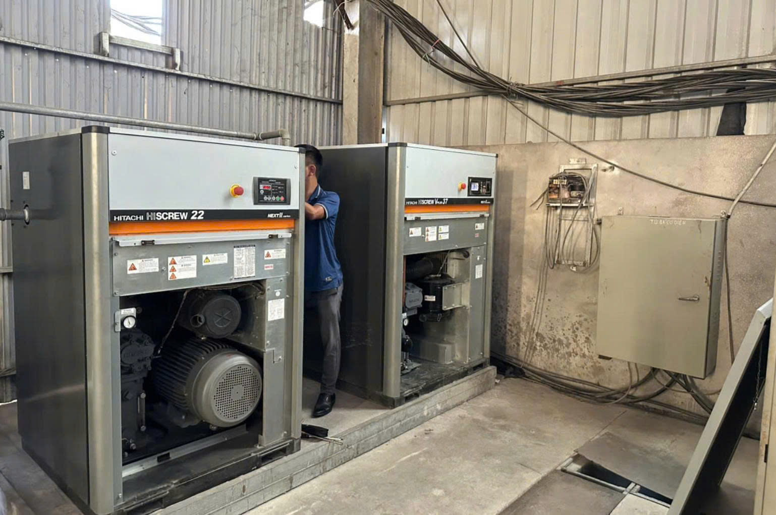 M&aacute;y n&eacute;n kh&iacute; trục v&iacute;t biến tần 22KW Hitachi OSP-22VA(R)N2